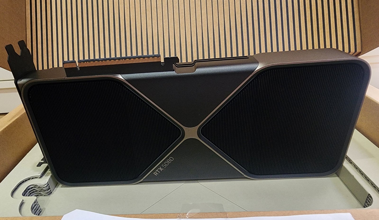 Nvidia RTX 5080 FE — photo 2