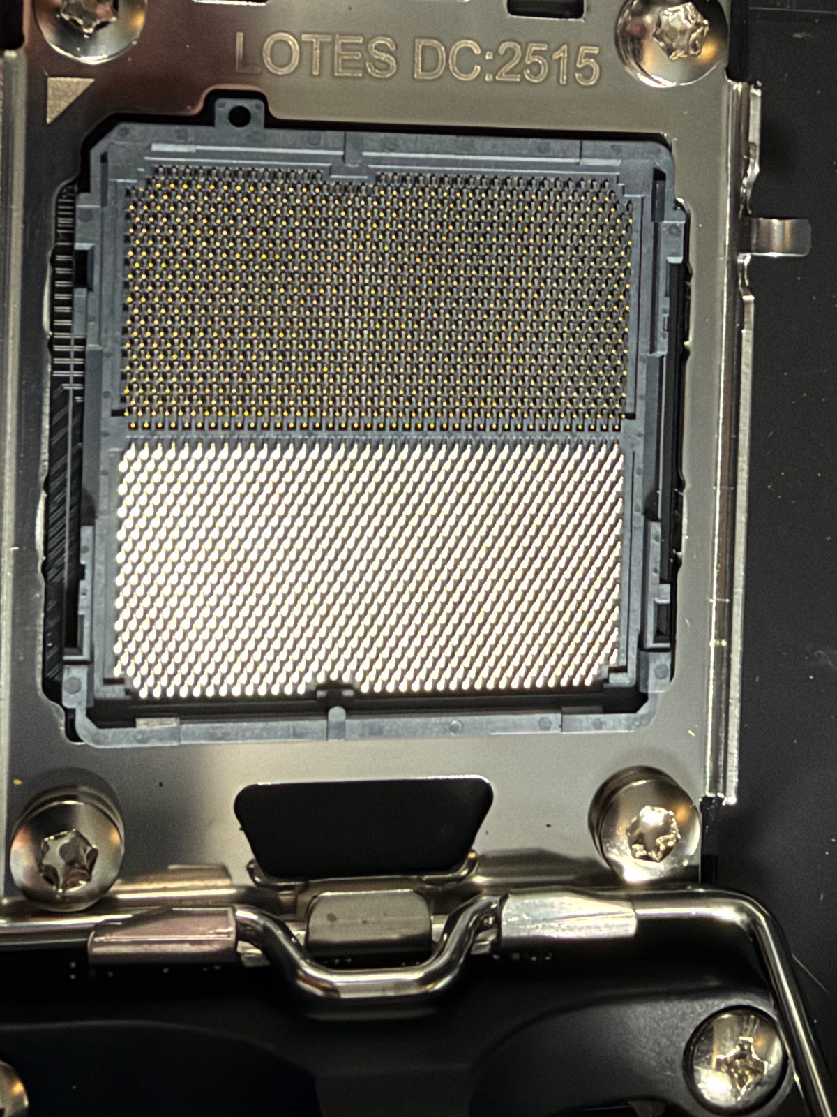 Asus ROG Strix X870E-E Gaming WiFi — photo 2