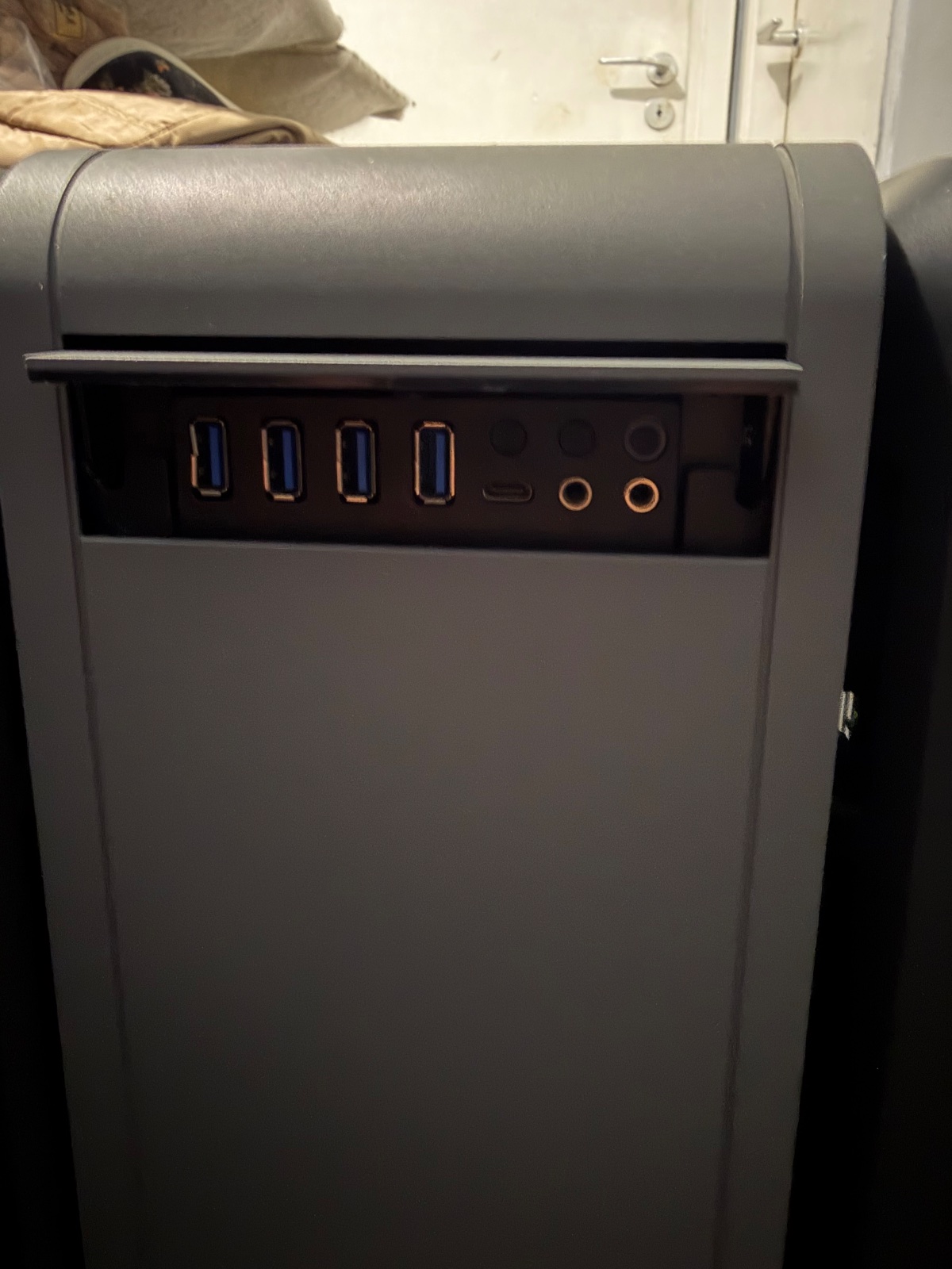 Phanteks Enthoo 719 with fans installed — photo 3