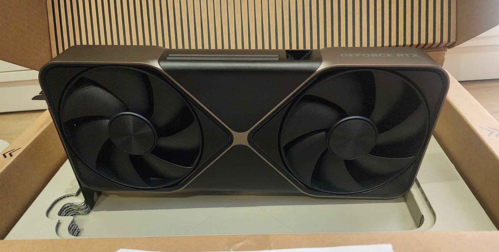 Nvidia RTX 5080 FE — photo 3