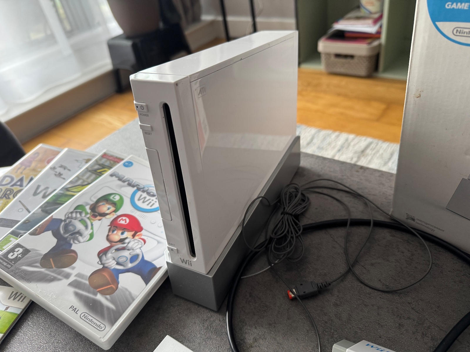Nintendo Wii Console Bundle – Mario Kart, Wii Sports + HDMI Adapter — photo 3