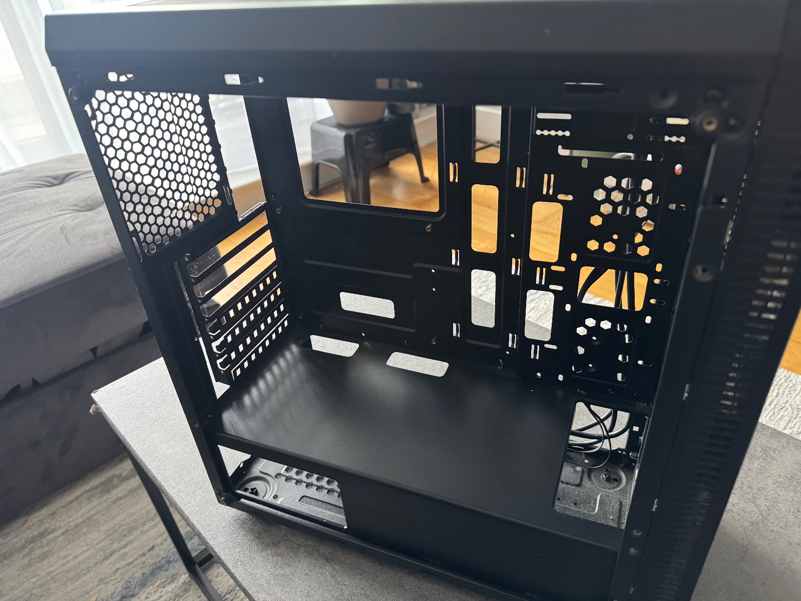 Bare bones full atx pc case — photo 4