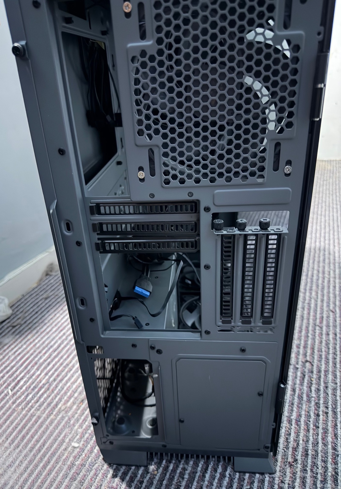 Phanteks Enthoo 719 with fans installed — photo 7