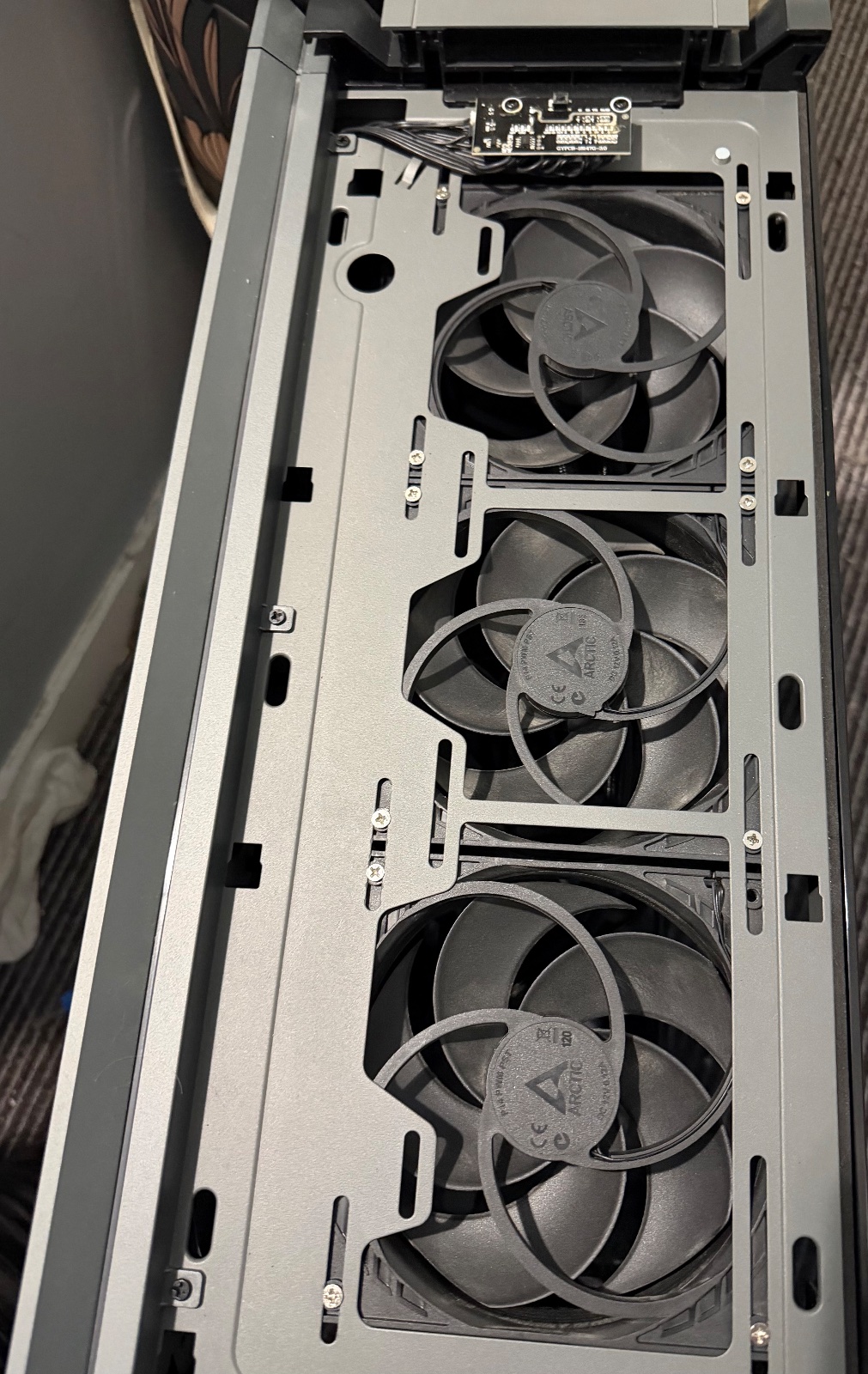 Phanteks Enthoo 719 with fans installed — photo 8